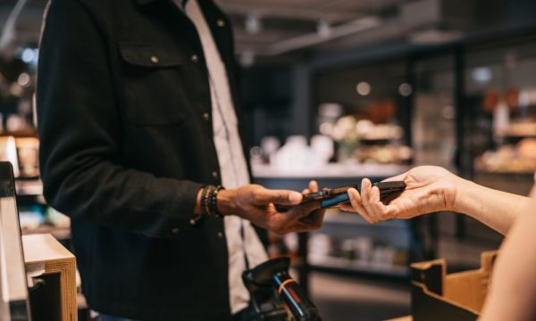 Il attend 6 heures chez Picard que le caissier décongèle