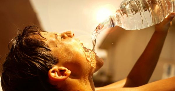 Canicule : ces astuces bidon qui aggravent la situation