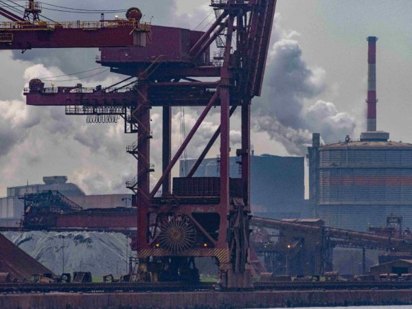 ArcelorMittal : à Dunkerque, des ouvriers demandent une loi transpartisane pour « sauver l'aciérie »
