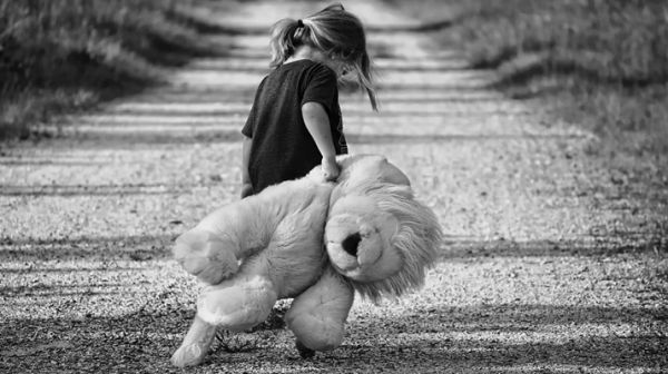Canada. Claire Bell, 3 ans, abandonnée dans les bois par sa mère a été retrouvée en vie