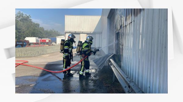 Un entrepôt logistique prend feu aux Pennes-Mirabeau, plus de 50 pompiers déployés