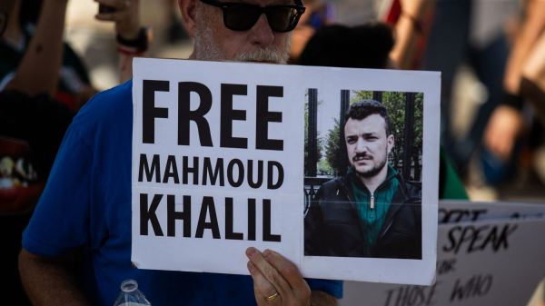 Aux Etats-Unis, un juge ordonne la libération de Mahmoud Khalil, figure propalestinienne de l'université Columbia
