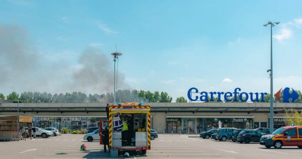 Isère. Incendie du Carrefour de L'Isle-d'Abeau : l'origine du sinistre encore inconnue, la perte financière évaluée à 150 000 euros