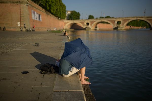La vague de chaleur à son zénith samedi, 16 départements toujours en vigilance orange