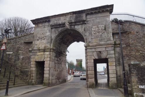 Irlande du Nord. Derry (Londonderry) de nouveau en proie aux troubles : « Une jeunesse qui croit avoir raté les Troubles »