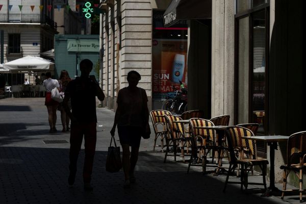 Canicule : le pic de la vague de chaleur attendu ce samedi, 16 départements restent en vigilance orange
