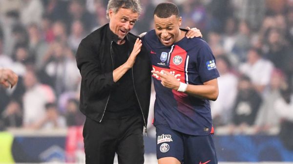 PSG : Mbappé snobe Luis Enrique en public ?