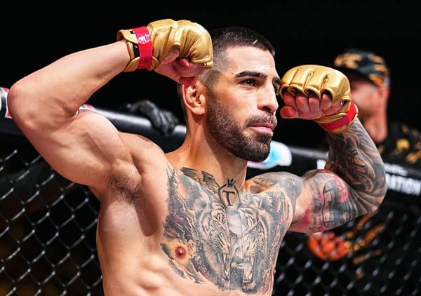 Ilia Topuria est prêt à poursuivre Islam Makhachev chez les ‑77kg pour l'affronter