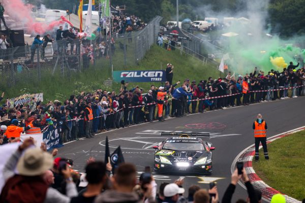 Vidéo. Crash pharaonique aux 24h du Nurburgring, la Porsche de Vanthoor détruite !