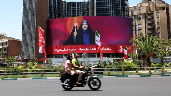 Arrestations, accusations d'espionnage, surveillance des réseaux sociaux... En Iran, la guerre avec Israël fait craindre une répression accrue