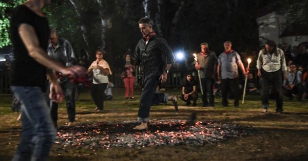 L'Anastenaria : danser sur des charbons ardents pour purifier son être