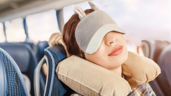Mal des transports, douleurs aux cervicales... Comment voyager plus sereinement ?