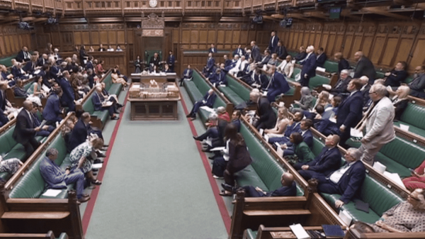 Eurozapping : le Parlement britannique vote pour le suicide assisté