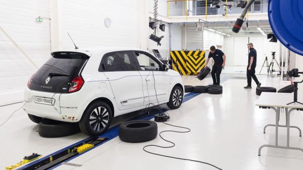 Freinage d’urgence, cage d'immunité, températures extrêmes : comment Renault teste ses voitures