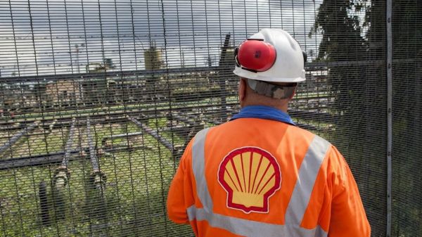 Un roi du sud du Nigeria réclame 12 milliards de dollars en justice à Shell pour pollution pétrolière
