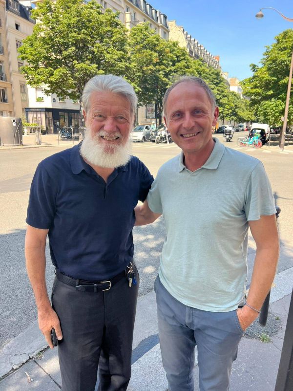 "Père Pedro a changé mon regard sur autrui": son biographe azuréen devenu "ami" se livre sur sa rencontre avec le célèbre prêtre argentin
