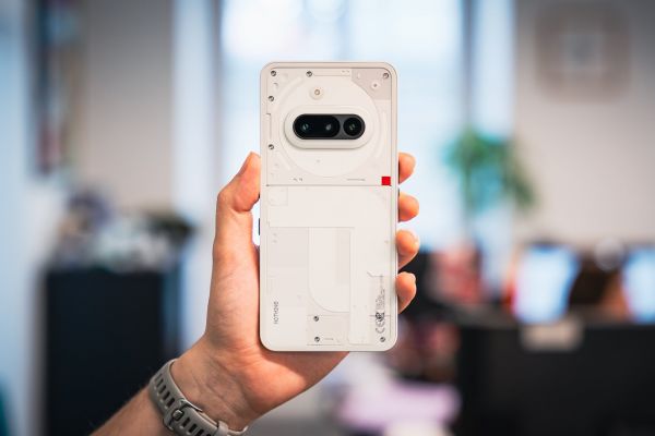 Test du Nothing Phone (3a) : un smartphone stylé et équilibré pour les petits budgets