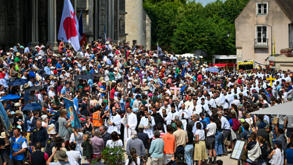 Avec "Pentec'Aude", les chanoines de Lagrasse entretiennent le lien avec le pèlerinage de Chartres, le "must" des catholiques traditionalistes