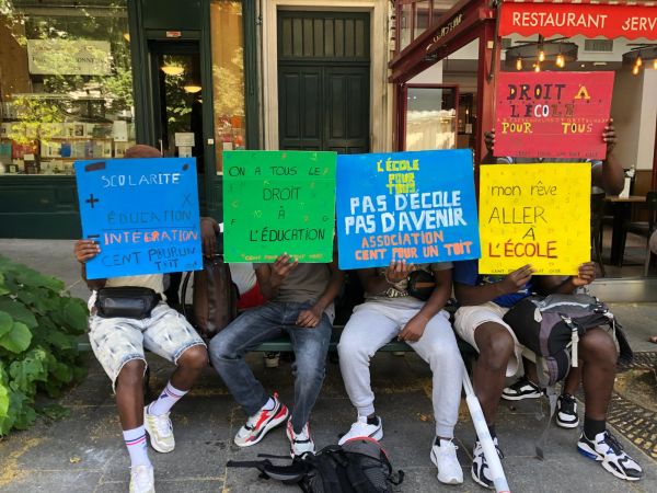 « Tout est compliqué dans la procédure » : À Paris, les mineurs isolés se mobilisent pour obtenir leur scolarisation