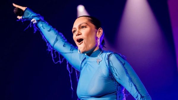 À 37 ans, cette célèbre chanteuse annonce faire une pause dans sa carrière pour des raisons de santé