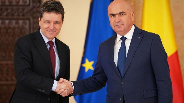 En Roumanie, un ancien maire de centre-droit nommé au poste de Premier ministre