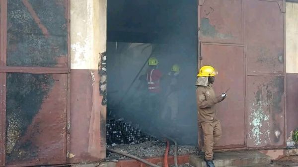 Incendie à Dixinn : un entrepôt du Programme Élargi de Vaccination ravagé par les flammes