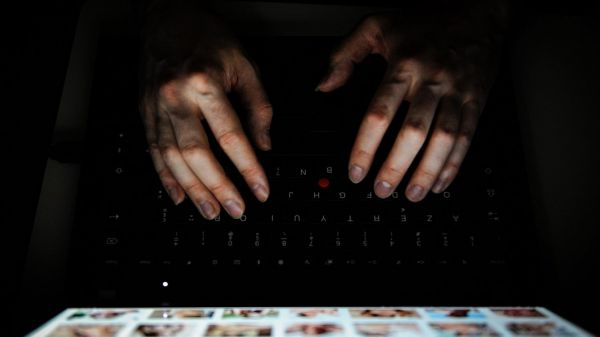 Pédocriminalité : les enquêteurs alertent sur l'ampleur inquiétante que prend le phénomène du livestreaming