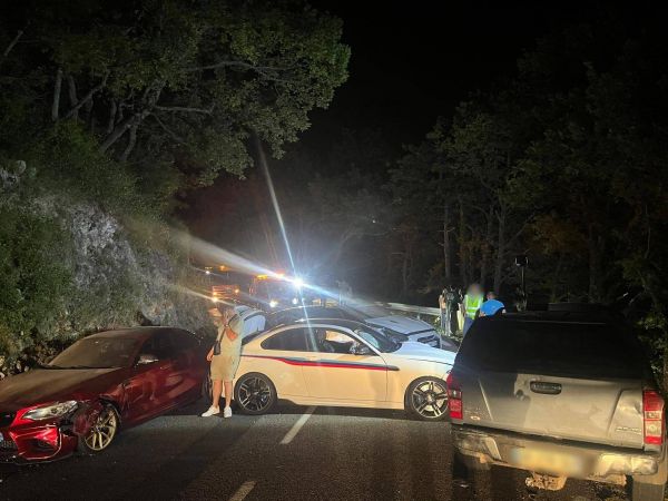 Un choc violent, cinq voitures immobilisées: bilan du carambolage survenu cette nuit dans les Alpes-Maritimes