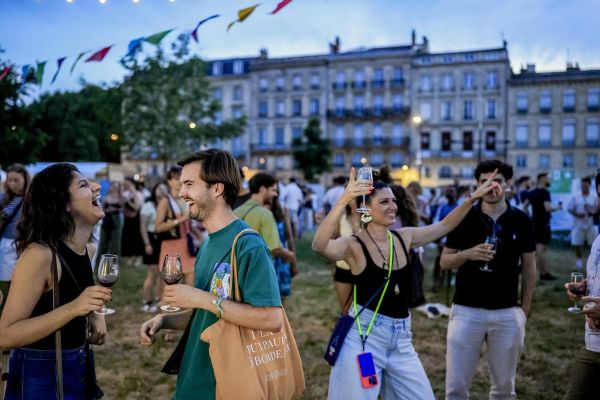 Canicule et Fête de la musique : le ministre de la Santé appelle à la modération sur l'alcool