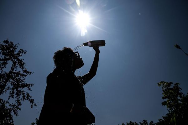 Canicule et fête de la musique : le ministre de la santé appelle à modérer la consommation d'alcool