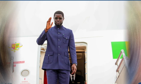 Le président Faye a quitté Dakar à destination du Nigeria