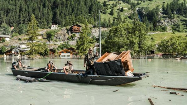 En images – L'armée commence à s'activer à Blatten