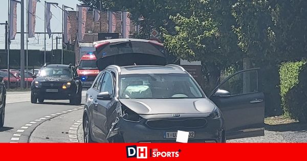 Leuze-en-Hainaut : Deux voitures entrent en collision en face du garage Pilette