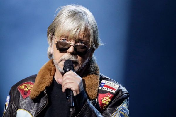 Renaud promet un nouvel album pour 2026 et une chanson d'amour pour son épouse Cerise