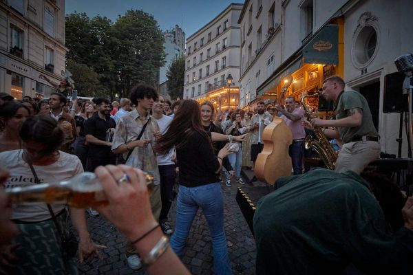 Pourquoi la Fête de la musique attire particulièrement les touristes étrangers cette année