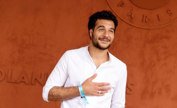 Amir bloqué en Israël : le chanteur a trouvé le subterfuge pour retrouver sa famille en France
