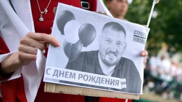 Bélarus: l'opposant Sergueï Tikhanovski libéré de prison 5 ans après son arrestation
