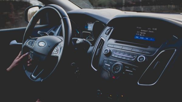 Permis de conduire: ce que faisait cette monitrice d'auto-école en ville est impensable