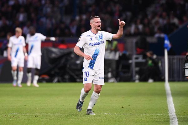 Lens devance le Paris FC pour une valeur sûre de Ligue 1