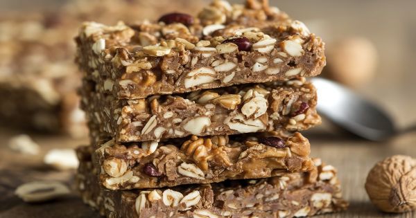 Ces barres maison avoine-cacahuète sont parfaites pour l'été : elles tiennent sans fondre et sont ultra gourmandes !