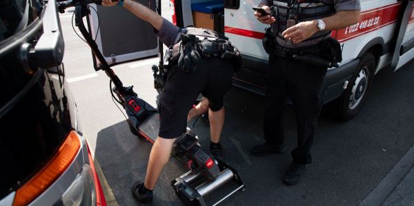 Sécurité des piétons à Genève: La police contrôle les trottinettes électriques au Jardin anglais