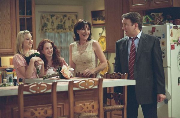 Les raisons derrière l'arrêt de la série 8 Simple Rules avec Kaley Cuoco