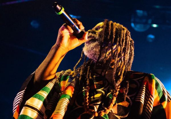 50 000 voix : Tiken Jah Fakoly enflamme Montréal