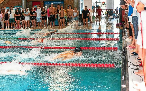 « Je voulais juste le battre ! » : Lorenzo Pereira Neto dompte son frère en finale du 50 m papillon des championnats de Bretagne à Brest