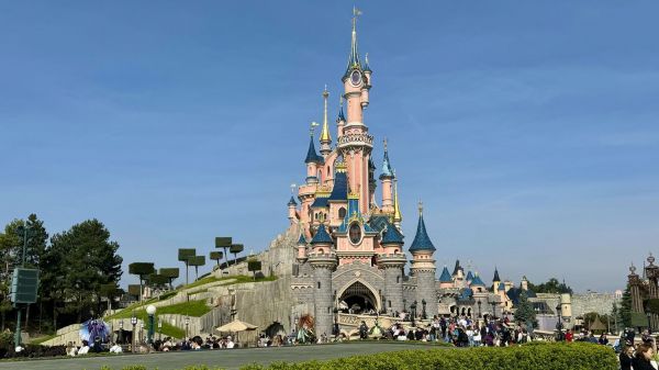 Un homme a tenté de privatiser Disneyland Paris pour mettre en scène une fête de mariage avec une enfant