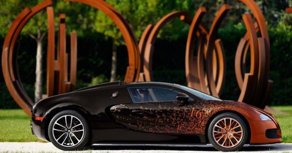 Bernar Venet en majesté à Antibes