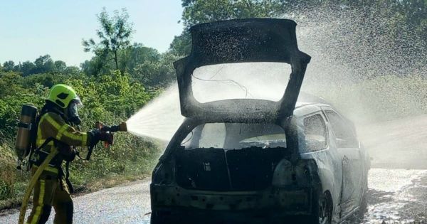 Lays-sur-le-Doubs. Coup de chaud pour une voiture : elle finit brûlée