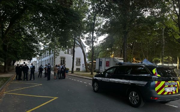 À Pont-l'Abbé, un homme poignardé à la fête des écoles publiques, l'agresseur en fuite