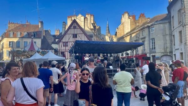 EN IMAGES - Dijon : la fête de la musique fait groover tous les coins de rues !