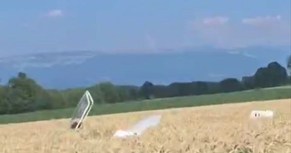 Isère. « On le voyait tourner et d'un coup il a plongé » : un ULM se pose en catastrophe dans un champ